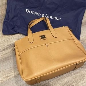 Dooney & Bourke Handbag / Purse Excellent